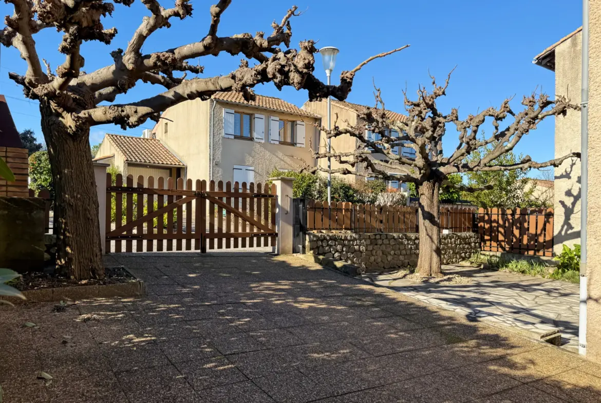 Maison à vendre de 100 m² à Saint-Sernin avec jardin et garage 