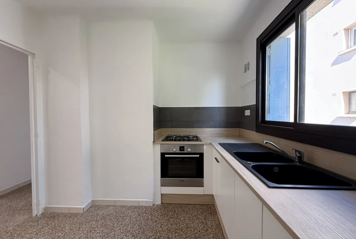 Appartement T3 lumineux de 66m² avec balcon et cave à Nîmes 