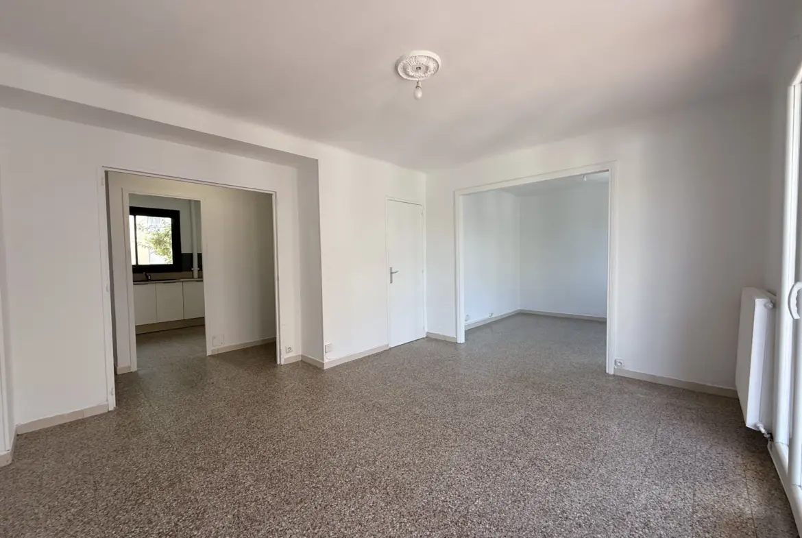 Appartement T3 lumineux de 66m² avec balcon et cave à Nîmes 