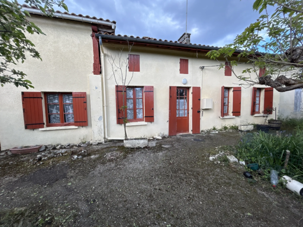 Corps de ferme à rénover avec dépendance et hangar à Saint Denis de Pile