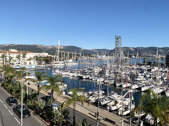 Appartement T2 avec vue exceptionnelle sur le port à La Seyne-sur-Mer