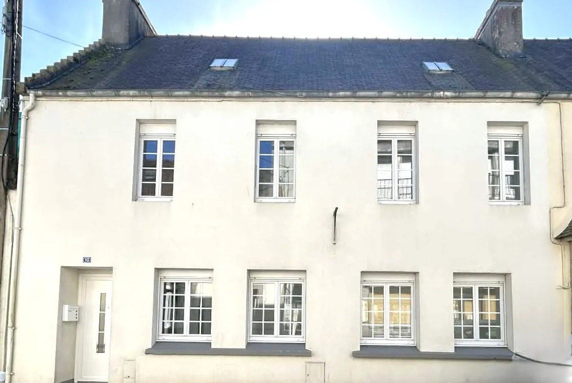 Maison de ville charmante rénovée à Plouescat avec jardin et suite parentale 