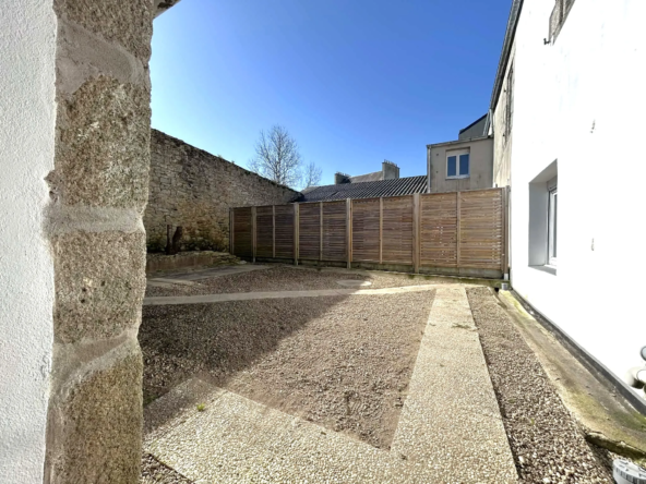 Maison de ville charmante rénovée à Plouescat avec jardin et suite parentale
