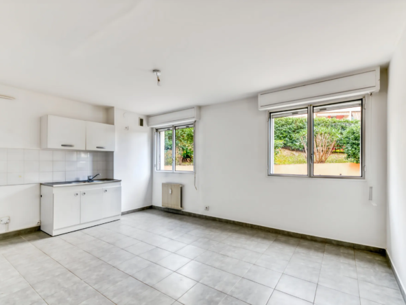 Charmant 2 pièces à Nice Saint-Barthélemy avec potentiel de rénovation et commodités à pied