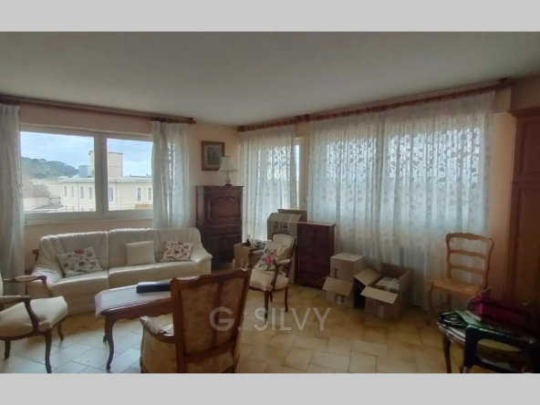 A vendre appartement 3 pièces à Orange avec terrasse et parking sécurisé