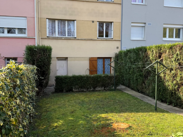 Maison mitoyenne à vendre à La Queue en Brie – Bon potentiel à exploiter