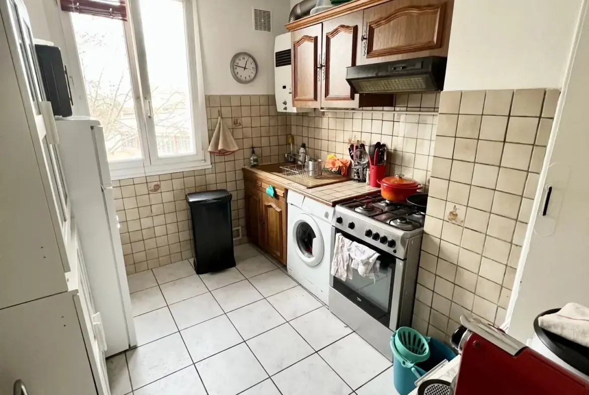 Appartement 3 pièces rénové à Vénissieux, proche Lyon 8, avec cave et parking sécurisé 