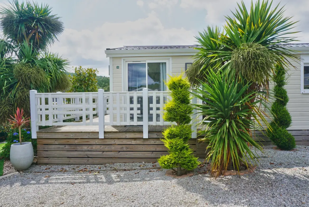 Chalet au lac de Guerlédan avec vue et équipé complet, parfait pour investissement ou résidence secondaire en Bretagne 