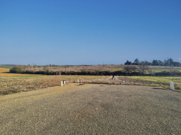 Terrain constructible viabilisé de 1536 m² à Leboulin proche d'Auch