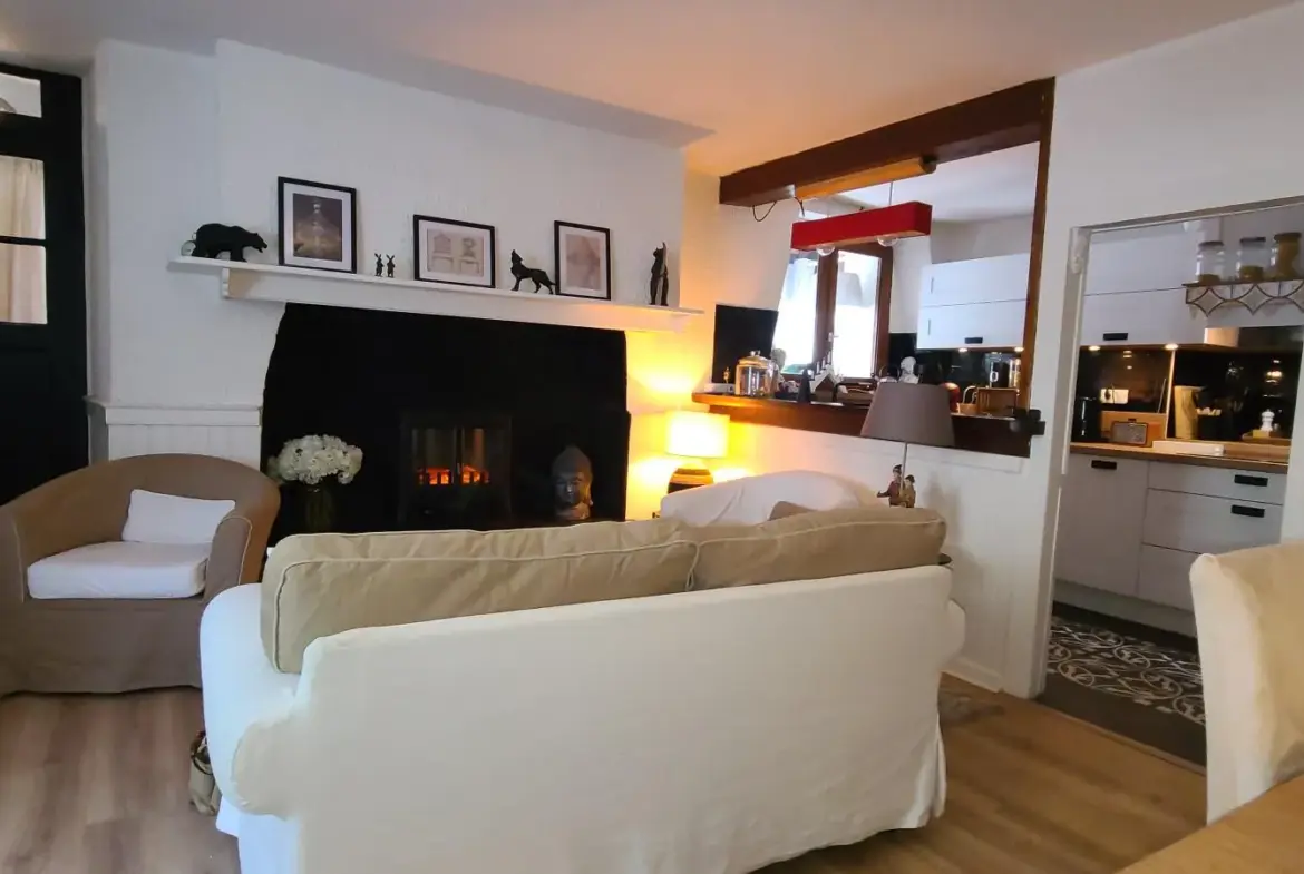 Maison rénovée de 90 m² à Antignac avec vue montagne, clé en main 