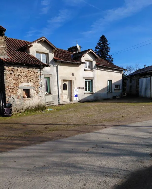 Maison spacieuse à Mialet avec grand terrain et dépendances - Opportunité à saisir 