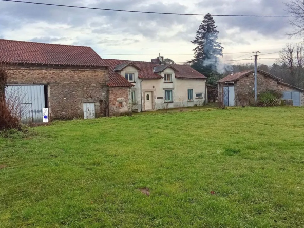 Maison spacieuse à Mialet avec grand terrain et dépendances - Opportunité à saisir