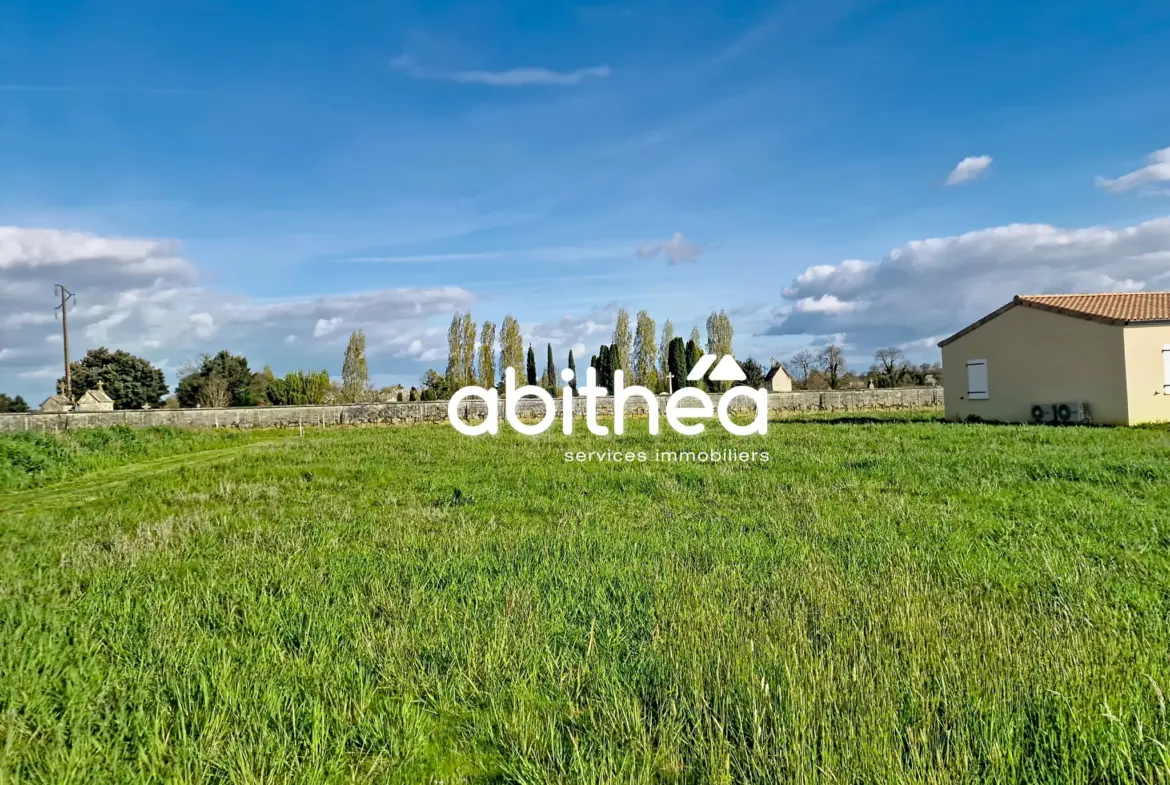 Terrain constructible de 1350 m² à Saint Genis de Saintonge, secteur calme 