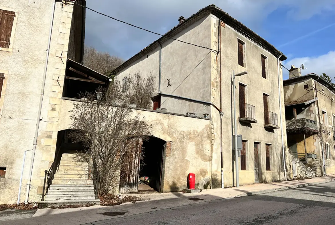 Maison ancienne à rénover à Beauriéres avec grand potentiel et cachet authentique 
