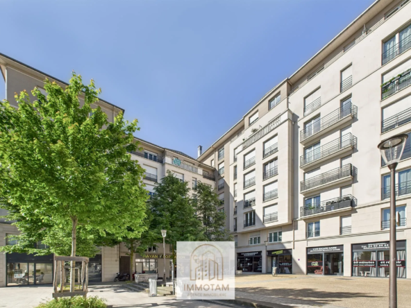 Studio à vendre à Thiais de 27,5 m² avec balcon et parking - Opportunité d'investissement