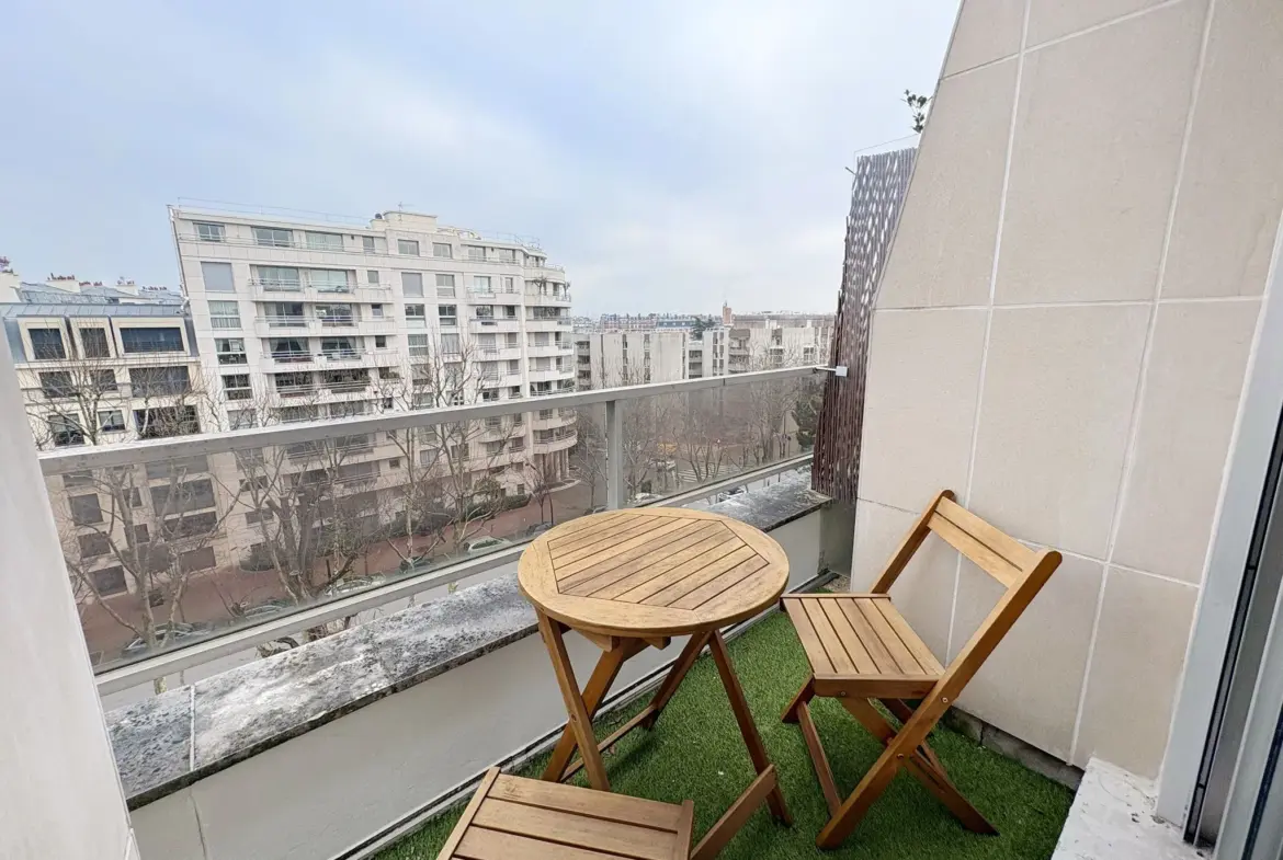 Studio haut de gamme avec balcon en dernier étage à Neuilly / Paris 17 