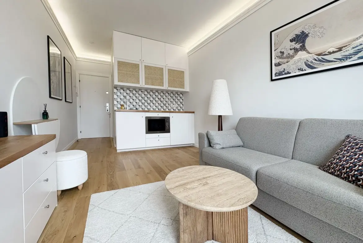 Studio haut de gamme avec balcon en dernier étage à Neuilly / Paris 17 