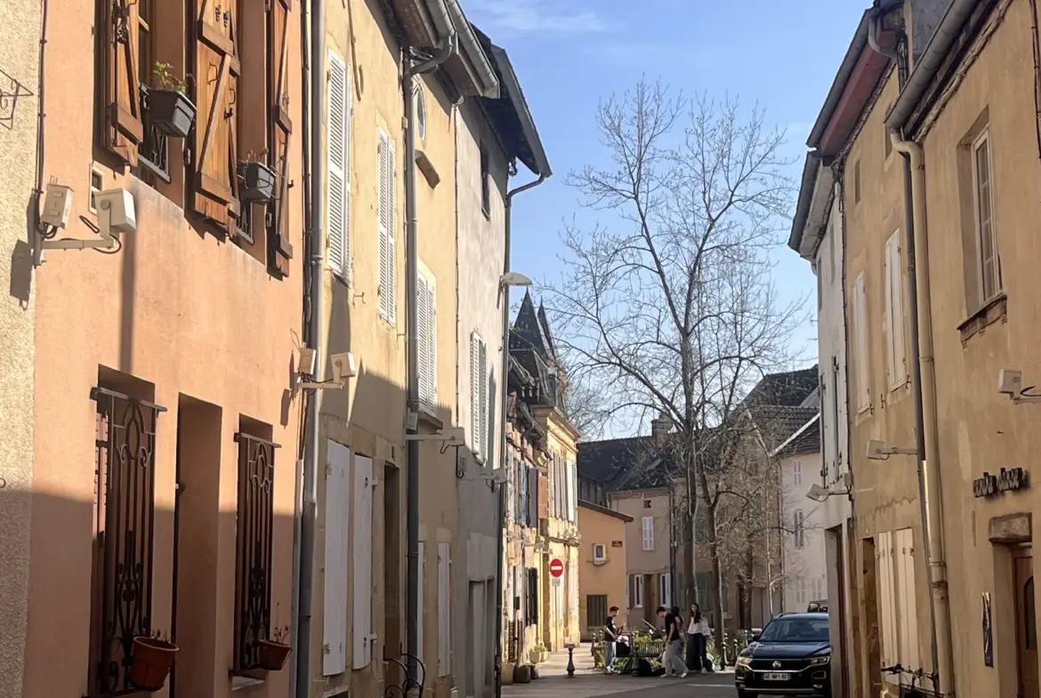 Maison de ville à Paray-le-Monial de 190 m² proche de la basilique 