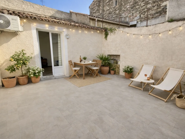 Belle maison de ville avec terrasse et appartement indépendant à Vauvert