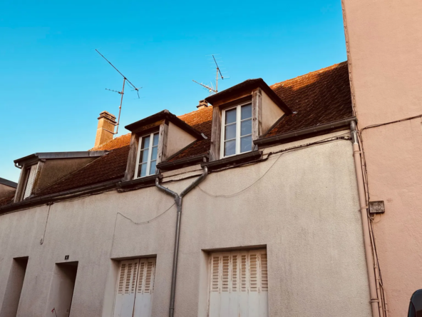 Ensemble immobilier à Avallon avec deux maisons mitoyennes à rénover
