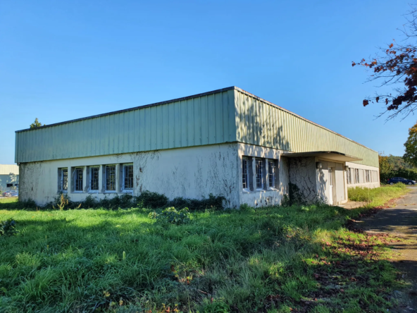 Entrepôt industriel à vendre à Iteuil de 566 m² avec travaux en 2024