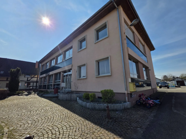 Local professionnel de 120 m² à Hirtzbach en vente, visibilité et parking