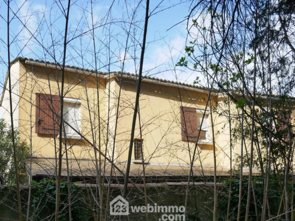 Grande maison à rénover à Avignon avec dépendances et fort potentiel