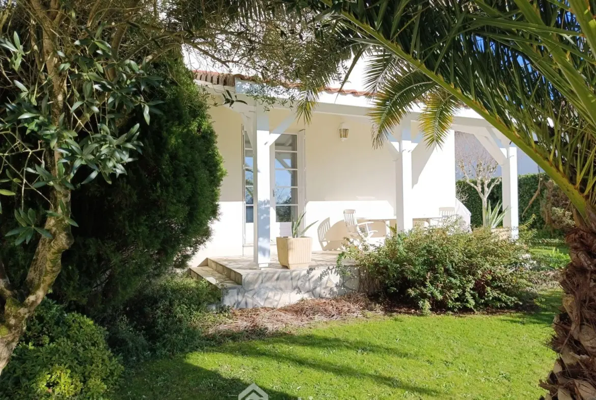 Maison à Hagetmau de 154 m² avec jardin et garage, idéale pour famille 
