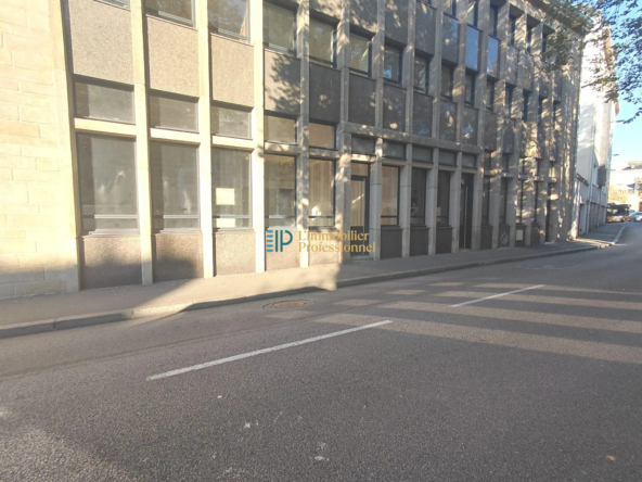 À vendre bureau de 118 m² au centre de Quimper avec visibilité exceptionnelle