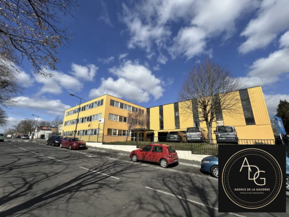 Local professionnel à vendre à Dourdan - 210 m² avec parking privé