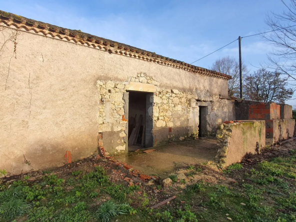 Charmante maison ancienne à rénover avec grand jardin à Castella