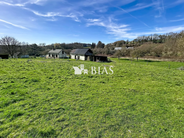 Maison rénovable avec dépendances et grand terrain à Buchy entre Buchy et Blainville-Crevon