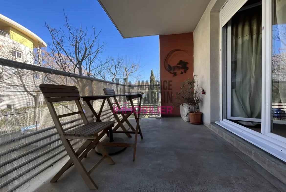 Appartement 2 pièces avec terrasse et parking à Avignon Pont des Deux Eaux 
