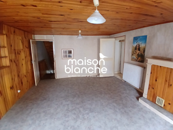 Maison à vendre à Parthenay de 90 m² avec potentiel près commodités