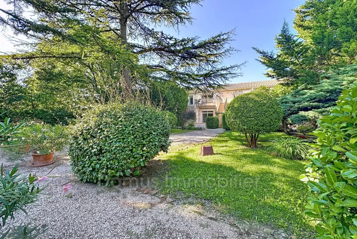 Appartement 4 pièces à vendre à Saint Saturnin les Avignon avec terrasse et garage 