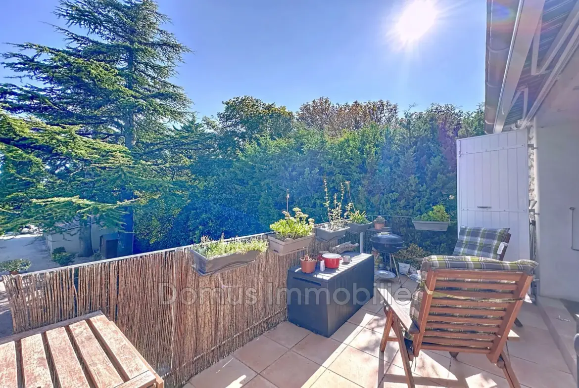 Appartement 4 pièces à vendre à Saint Saturnin les Avignon avec terrasse et garage 