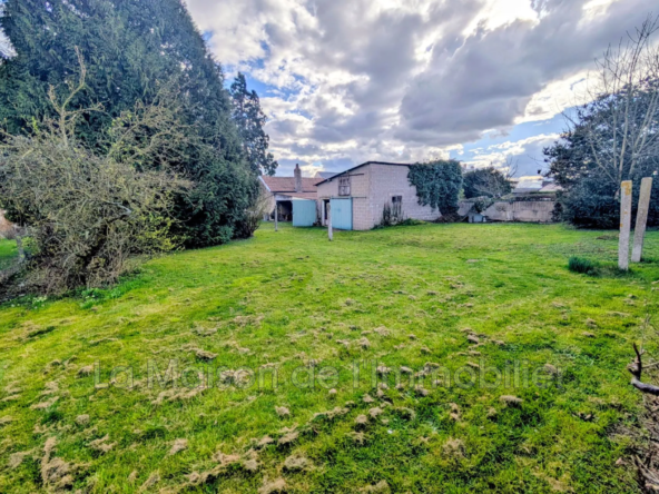 Maison ancienne à rénover avec dépendances à Radepont (27380)