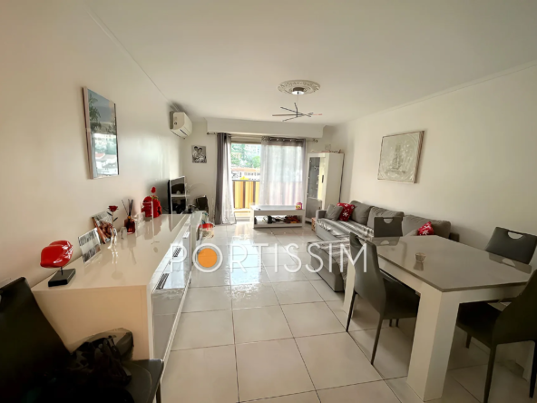 Appartement 3 pièces avec garage à Cagnes-sur-Mer en centre-ville