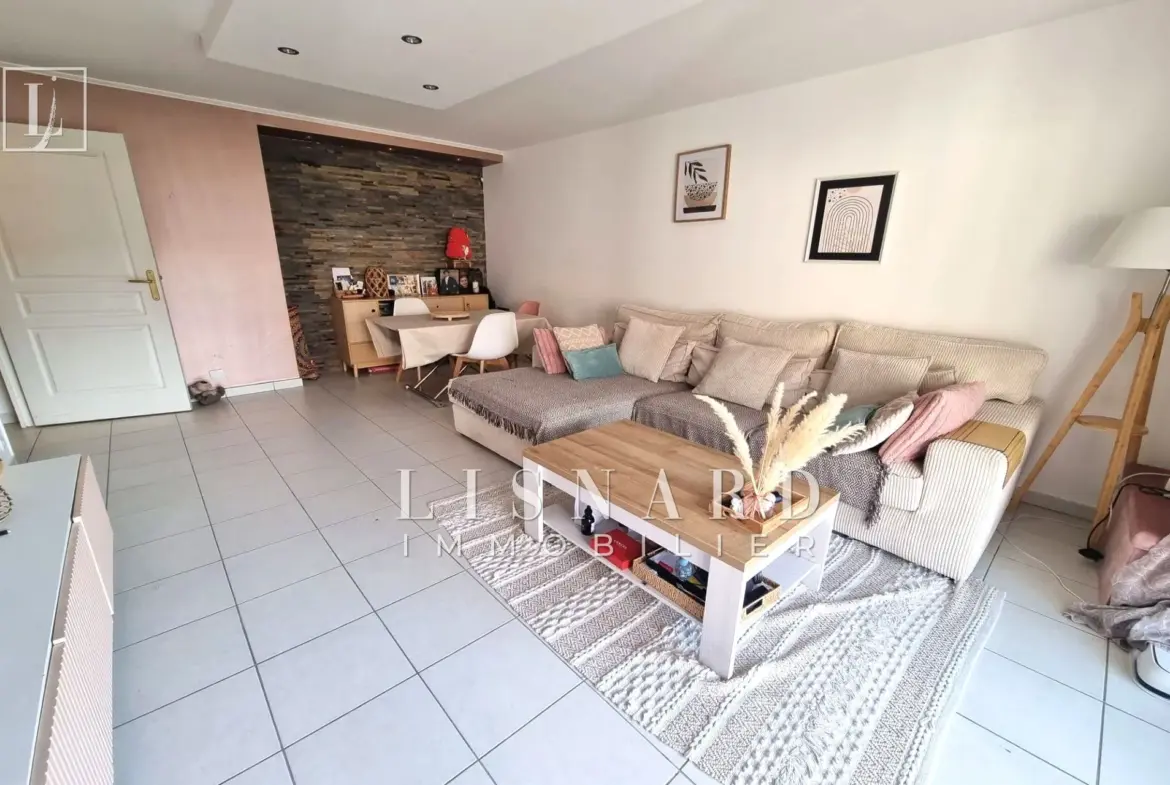 Appartement 3 pièces avec balcon, cave et parking à Vallauris - Calme et proximité commerces 