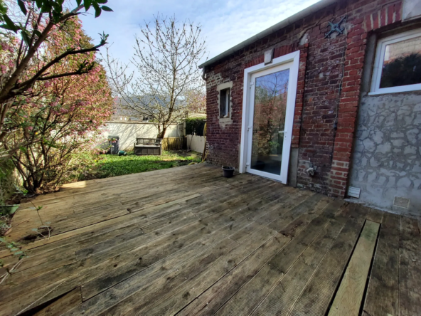 Maison à Revin de 147,76 m² avec jardin et grandes chambres, proche de la Meuse