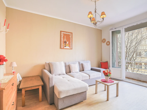 Appartement T1 à Toulon avec balcon, parking et cave - Opportunité d'investissement