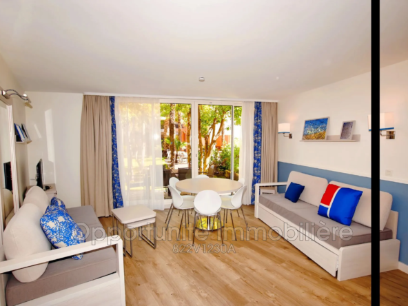 Appartement 3 pièces meublé avec terrasse et parking à Antibes face au Port Vauban