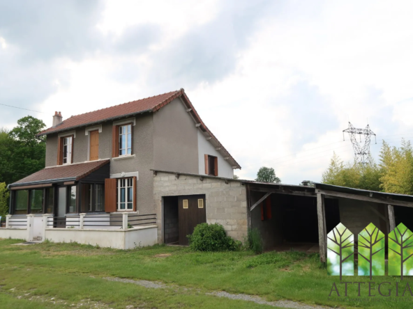 Maison indépendante en pierre avec grand jardin et dépendances près de Bonnat