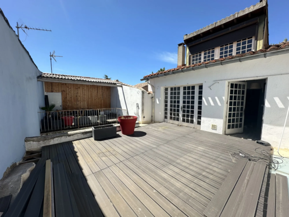 Maison à vendre à Carcassonne avec espace commercial et duplex spacieux