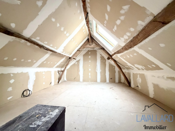 Maison à finir de rénover de 92 m² avec jardin à Cocquerel