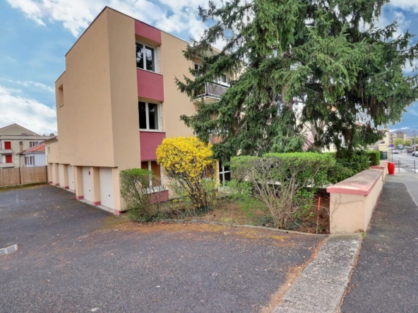 Appartement à Clermont-Ferrand La Glacière avec grande terrasse, garage et travaux à prévoir