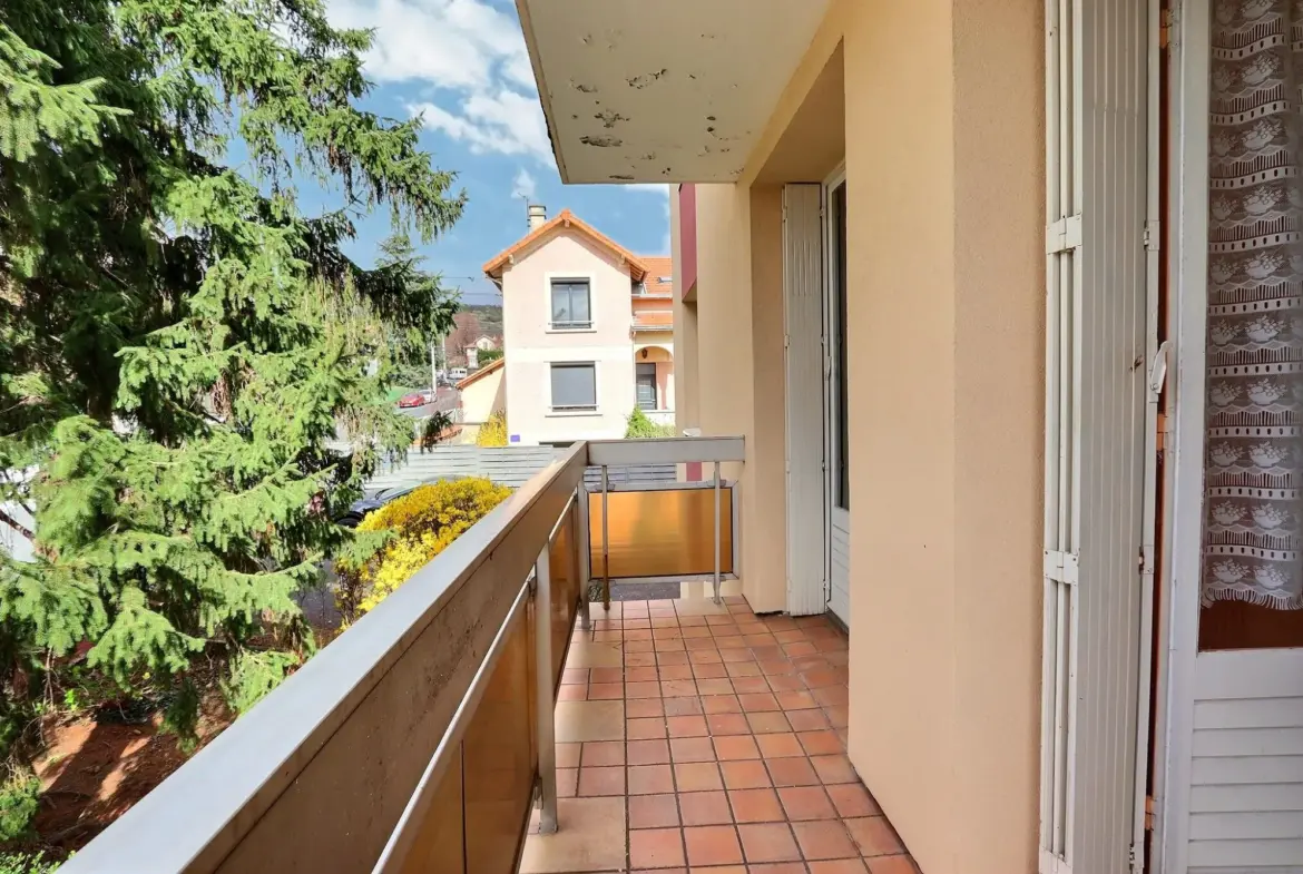 Appartement à Clermont-Ferrand La Glacière avec grande terrasse, garage et travaux à prévoir 