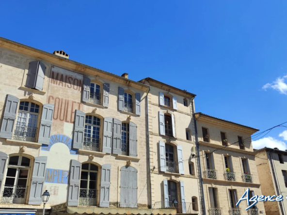 Appartement de caractère avec parking au centre de Pézenas - 103 m²
