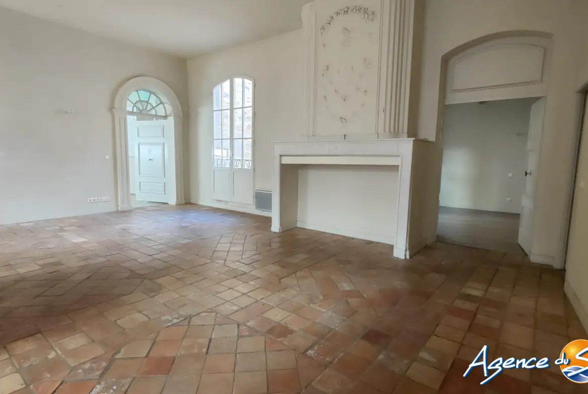 Appartement de caractère avec parking au centre de Pézenas - 103 m² 