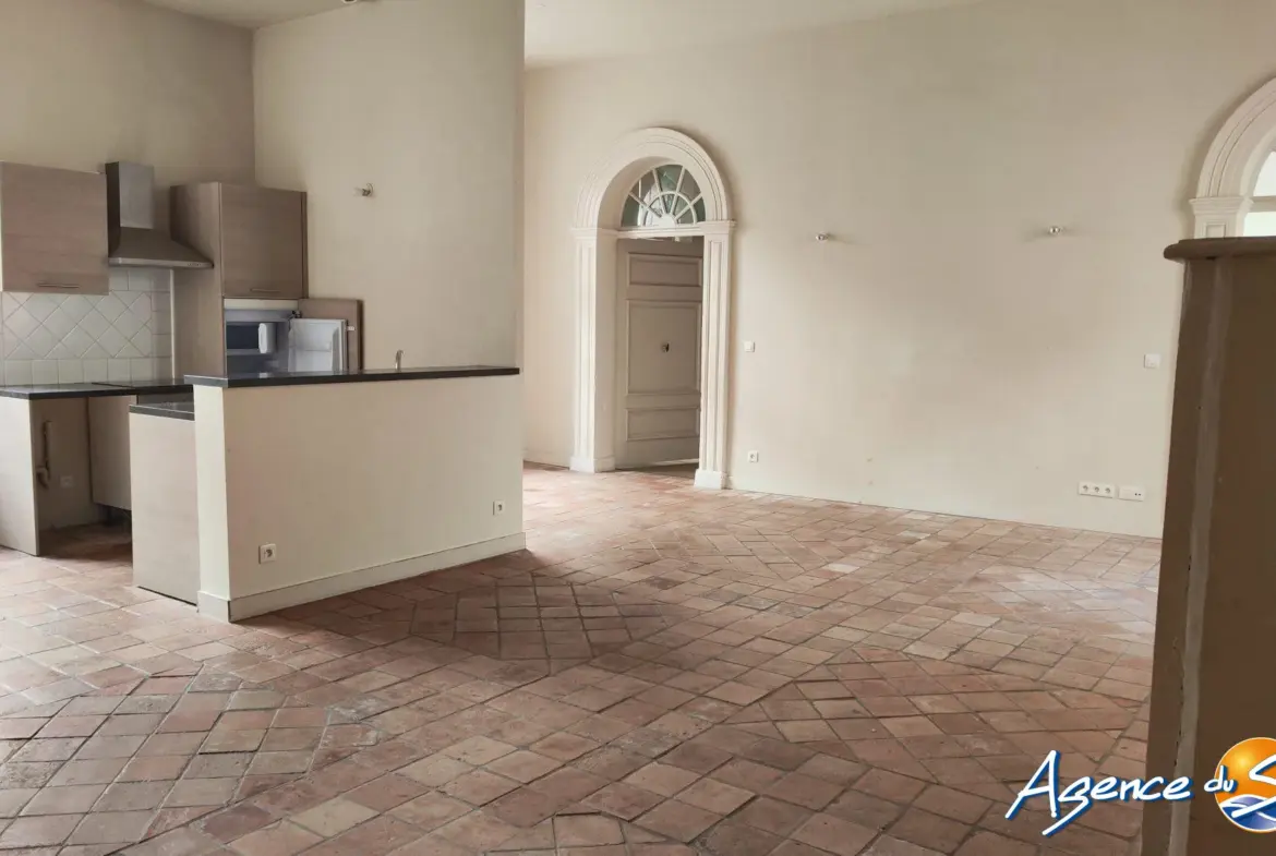 Appartement de caractère avec parking au centre de Pézenas - 103 m² 